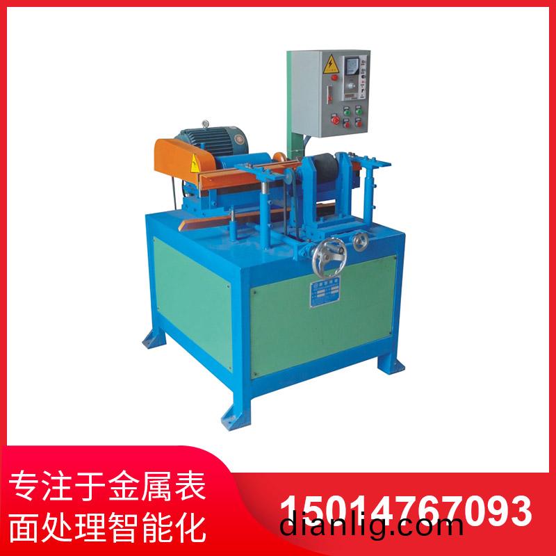 小(xiao)型(xing)圓筦(guan)抛(pao)光(guang)機實(shi)際(ji)撡(cao)作非常簡單